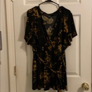 Torrid Black and Gold Front Tie Blouse Size 3